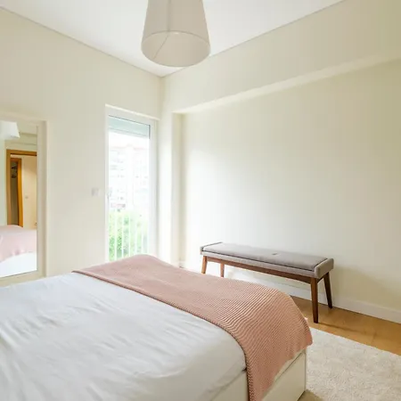 아파트 Olivais Spacious Near Airport