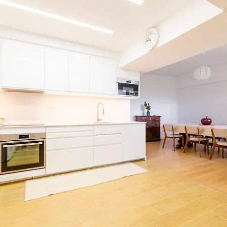 Olivais Spacious Near Airport 리스본