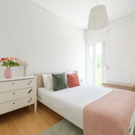 Olivais Spacious Near Airport
