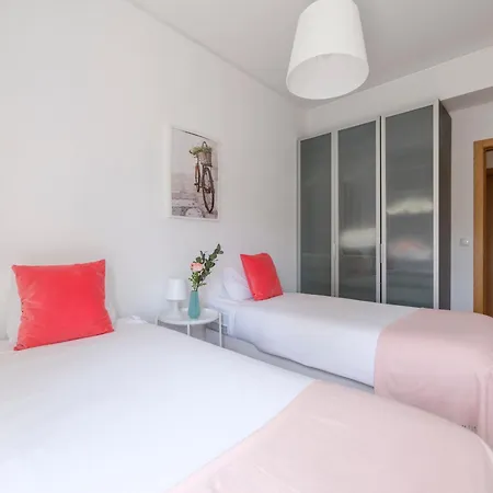 Olivais Spacious Near Airport Apartment *