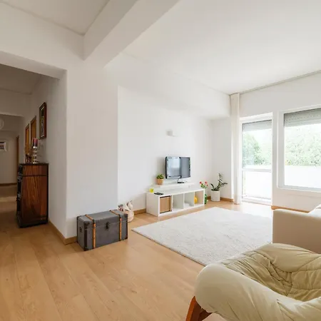 Apartment Olivais Spacious Near Airport *
