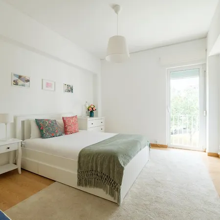 Olivais Spacious Near Airport Lisbon