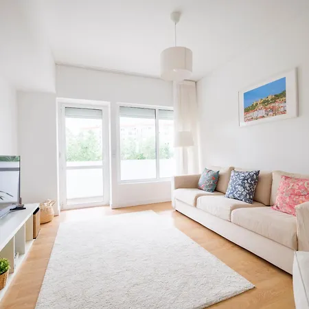 Olivais Spacious Near Airport * Lisbon