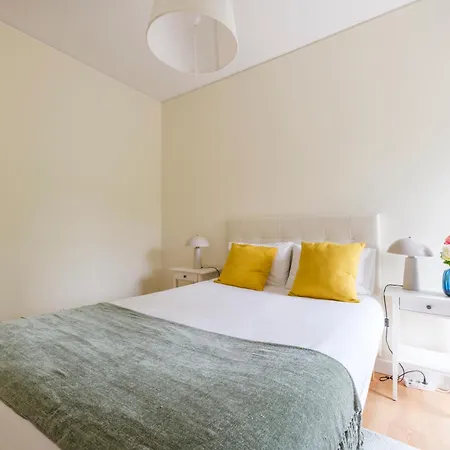 Apartment Olivais Spacious Near Airport Lisbon