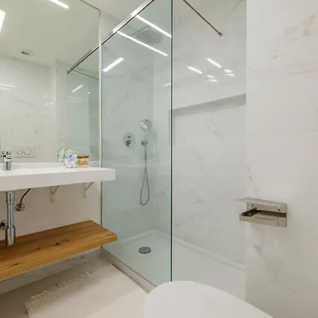 Olivais Spacious Near Airport * Lisbon
