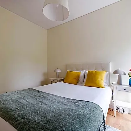 דירה Olivais Spacious Near Airport *