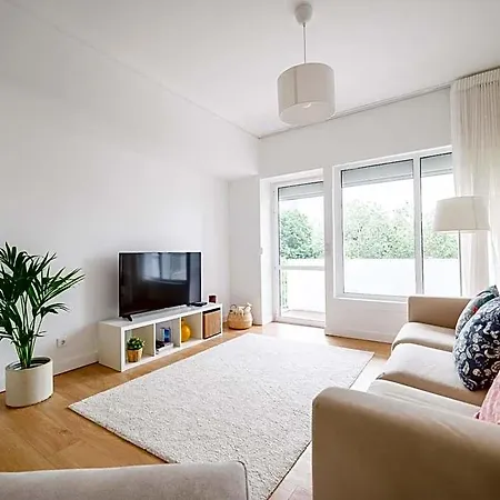 Olivais Spacious Near Airport דירה