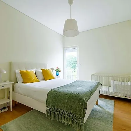 Olivais Spacious Near Airport דירה *