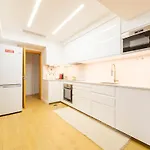 Apartman Olivais Spacious Near Airport *