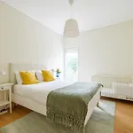 Olivais Spacious Near Airport Apartman