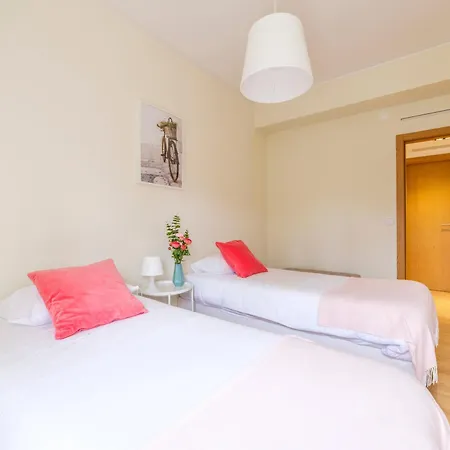 Apartman Olivais Spacious Near Airport *