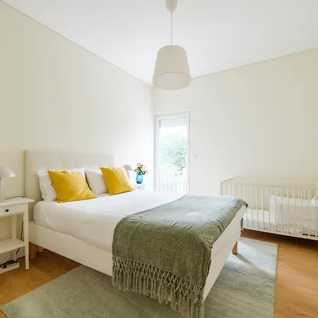 Olivais Spacious Near Airport Apartamento